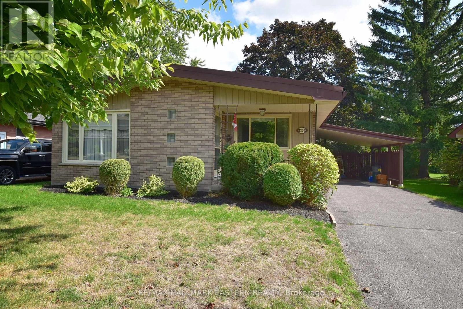 1250 Franklin Drive, Peterborough, Ontario  K9H 6Z4 - Photo 2 - X12399351