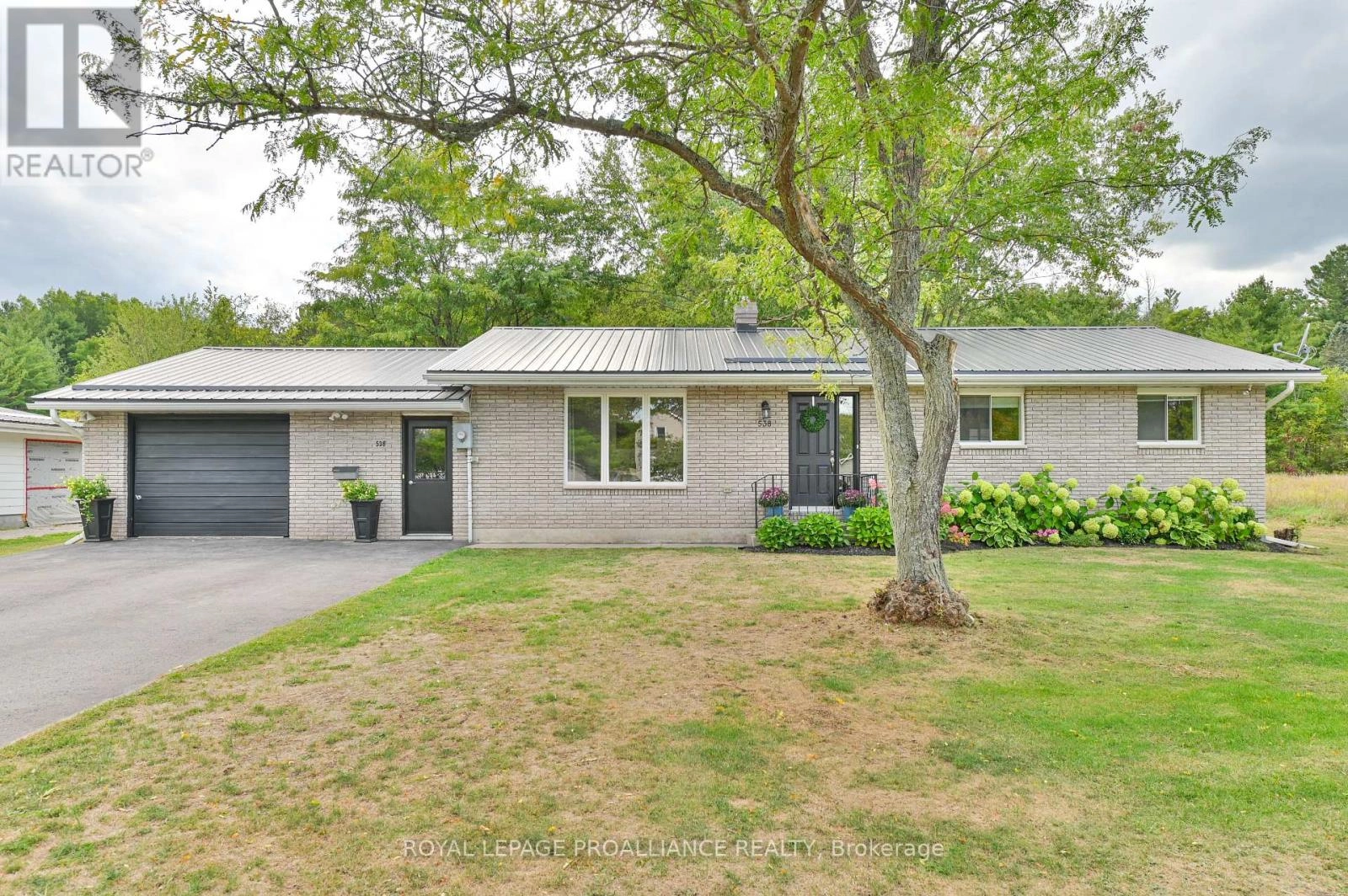 538 Metcalf Street, Tweed, Ontario  K0K 3J0 - Photo 2 - X12400252