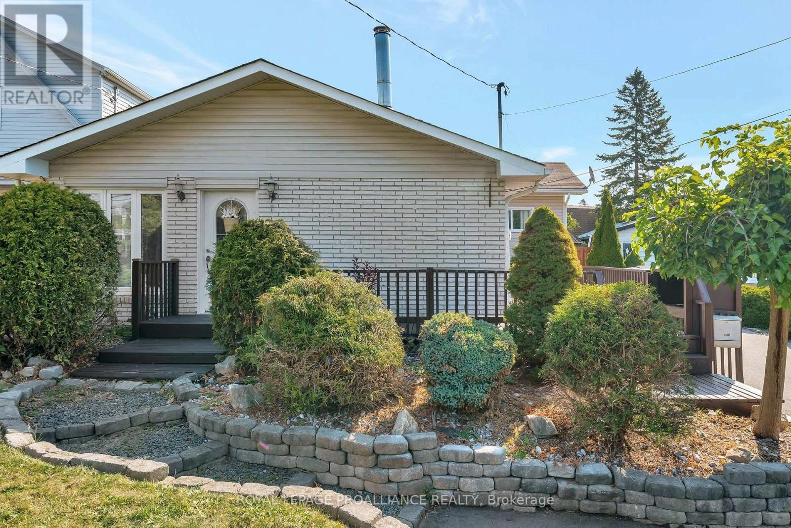 317 Sidney Street, Quinte West, Ontario  K8V 2V1 - Photo 1 - X12400387