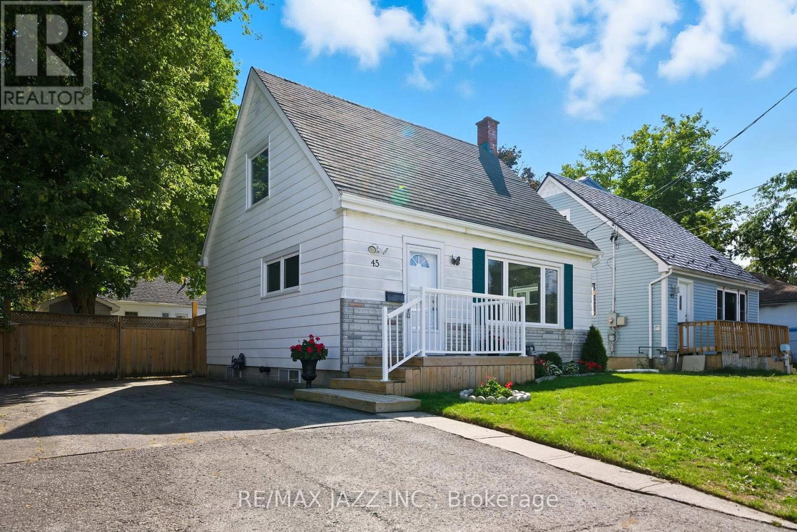 45 Kent Street E, Kawartha Lakes, Ontario  K9V 2C4 - Photo 2 - X12400463