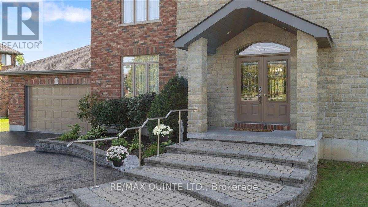 39 Deerfield Court, Prince Edward County, Ontario  K8N 4Z1 - Photo 3 - X12400492