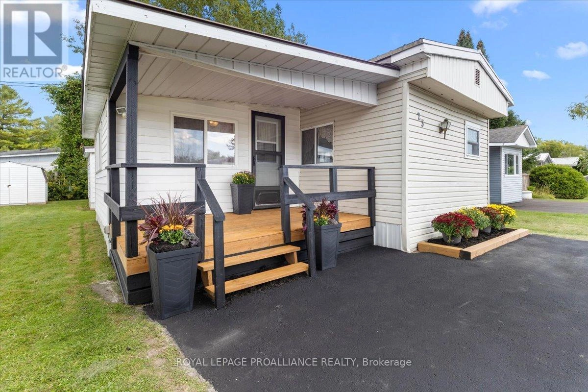 23 - 529 Old Highway 2, Quinte West, Ontario  K8V 5P5 - Photo 2 - X12400701