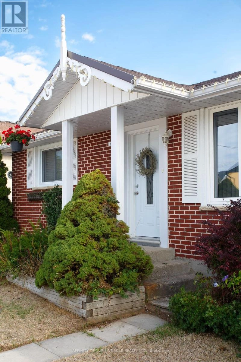 74 William Street, Kawartha Lakes, Ontario  K0M 1A0 - Photo 3 - X12400706