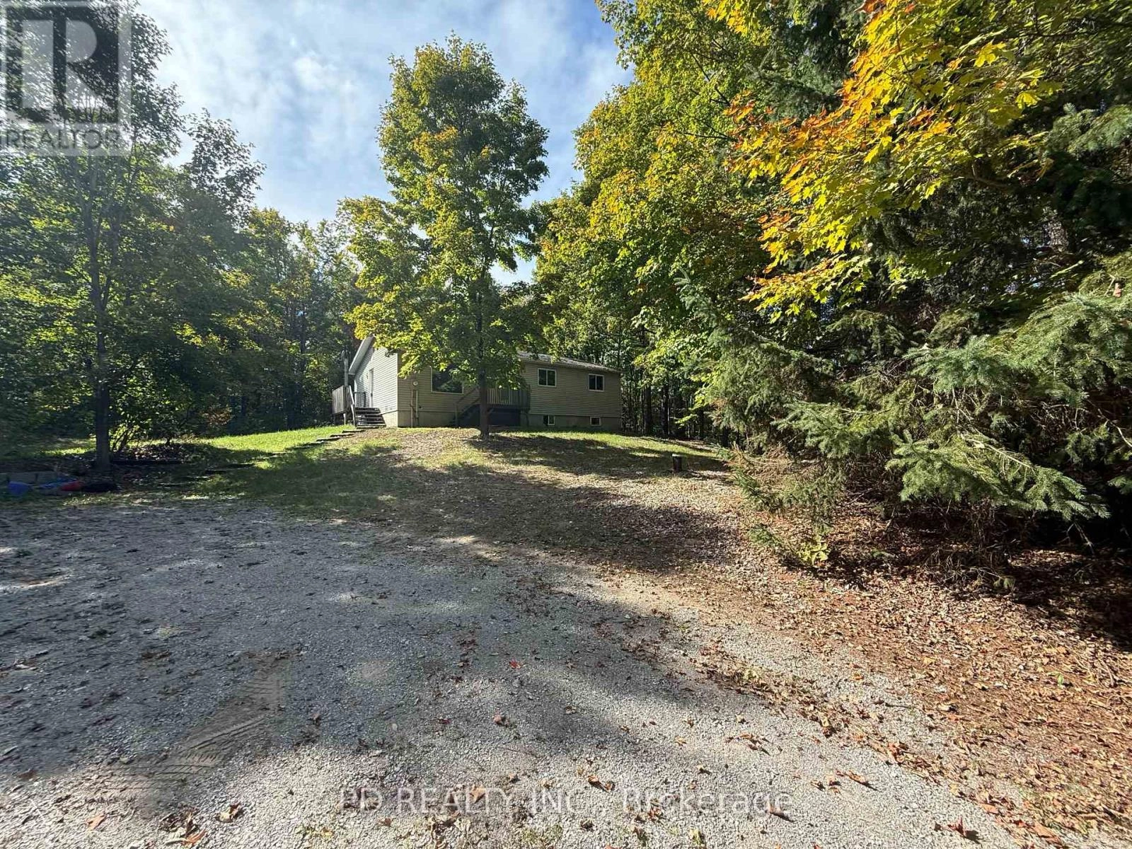 5840 Lowanda Lane, Ramara, Ontario  L0K 1W0 - Photo 2 - S12401568