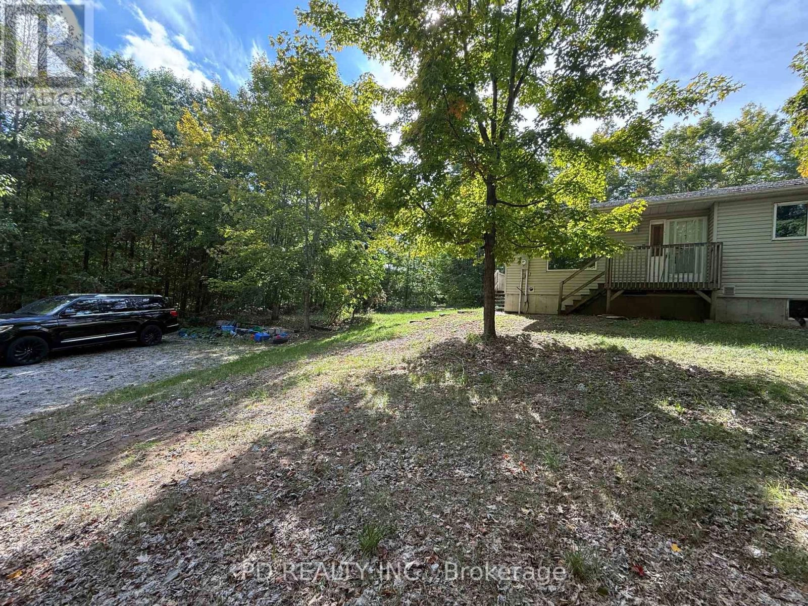 5840 Lowanda Lane, Ramara, Ontario  L0K 1W0 - Photo 3 - S12401568