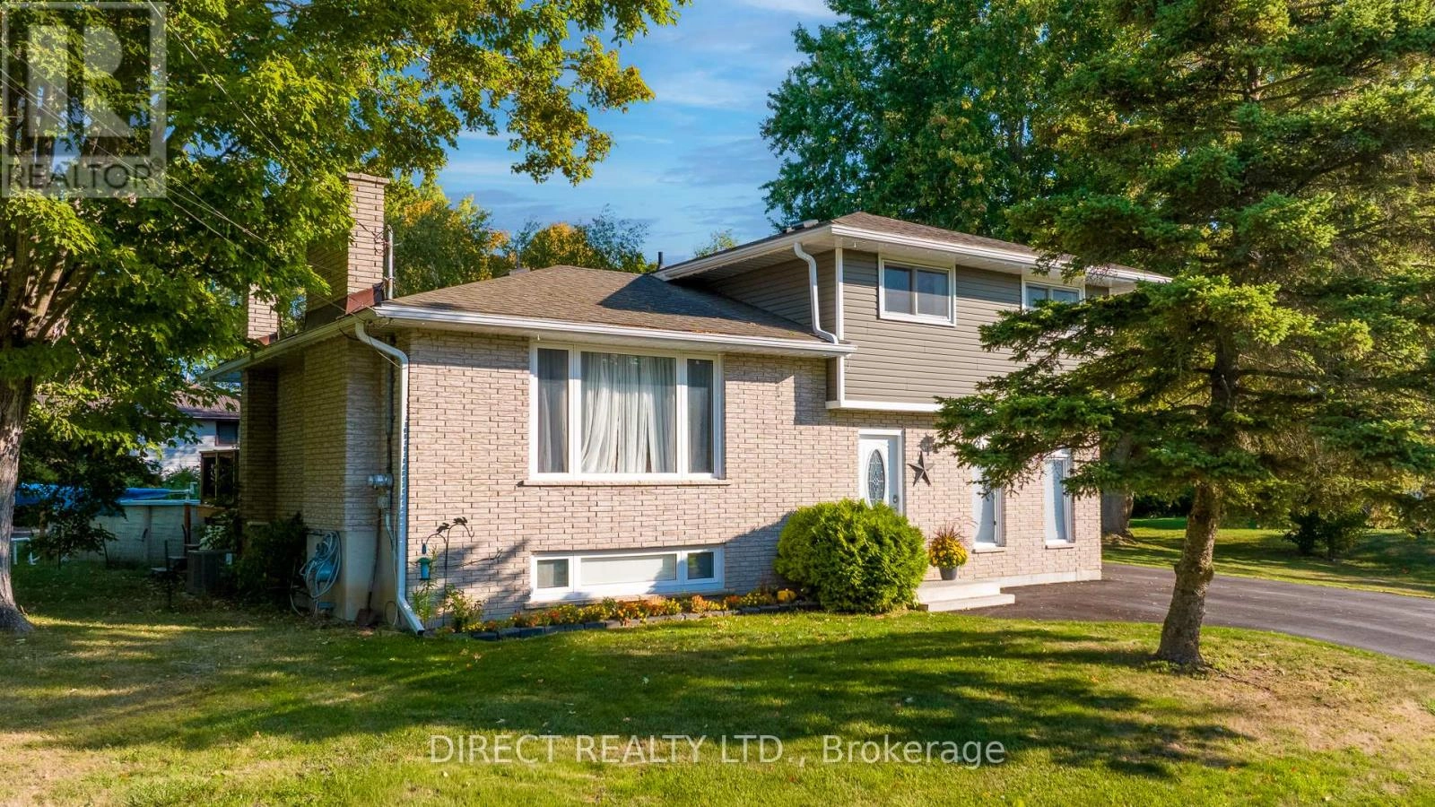 15 Lea Avenue, Quinte West, Ontario  K8R 1G2 - Photo 1 - X12401604