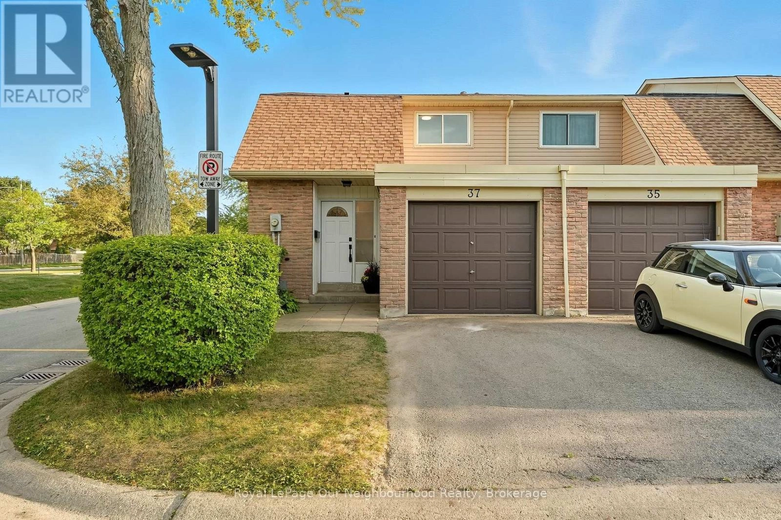 37 Robbie Crescent, Ajax, Ontario  L1S 3N1 - Photo 1 - E12401730