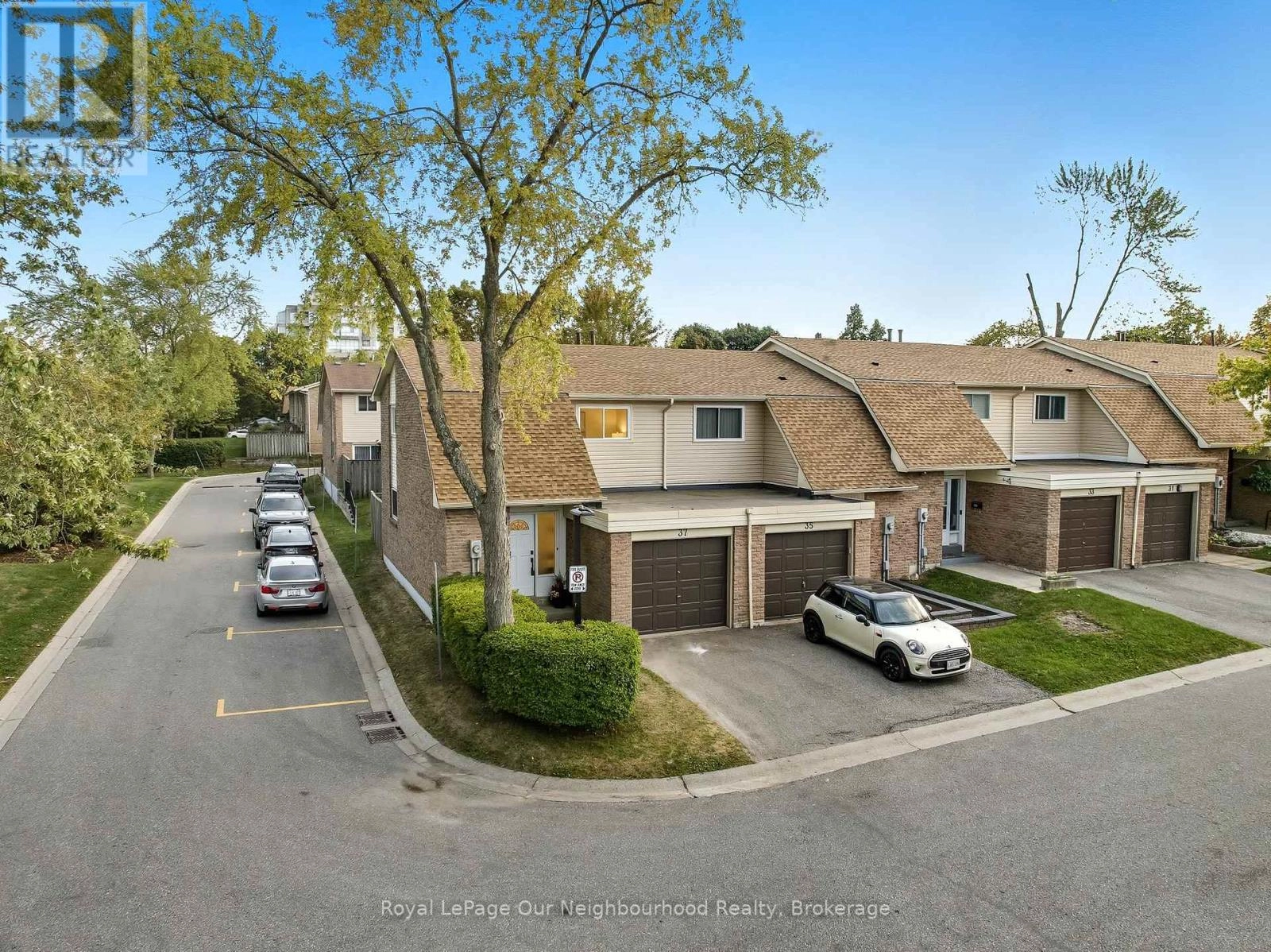 37 Robbie Crescent, Ajax, Ontario  L1S 3N1 - Photo 2 - E12401730