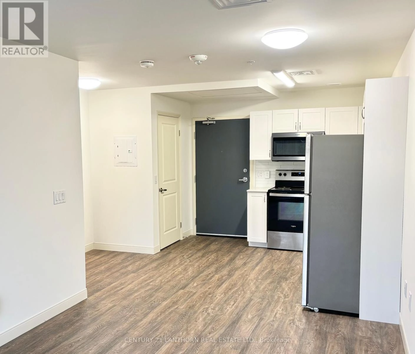 218 - 135 Station Street S, Belleville, Ontario  K8N 2S9 - Photo 2 - X12402260