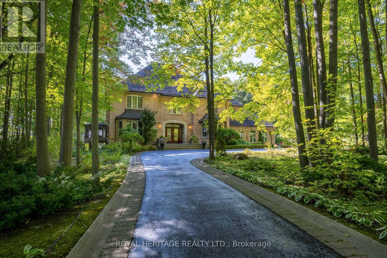 226 Forest Ridge Road, Richmond Hill, Ontario  L4E 3L8 - Photo 3 - N12402438