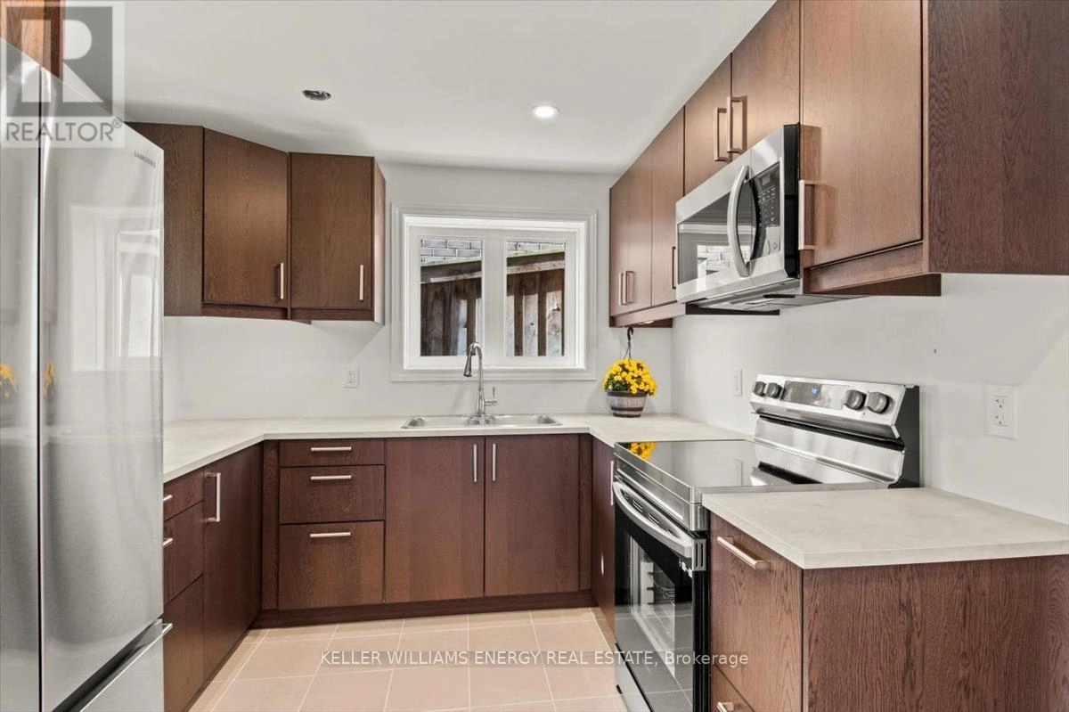 213 Glenabbey Drive, Clarington, Ontario L1E 0C4 - Photo 10 - E12402537