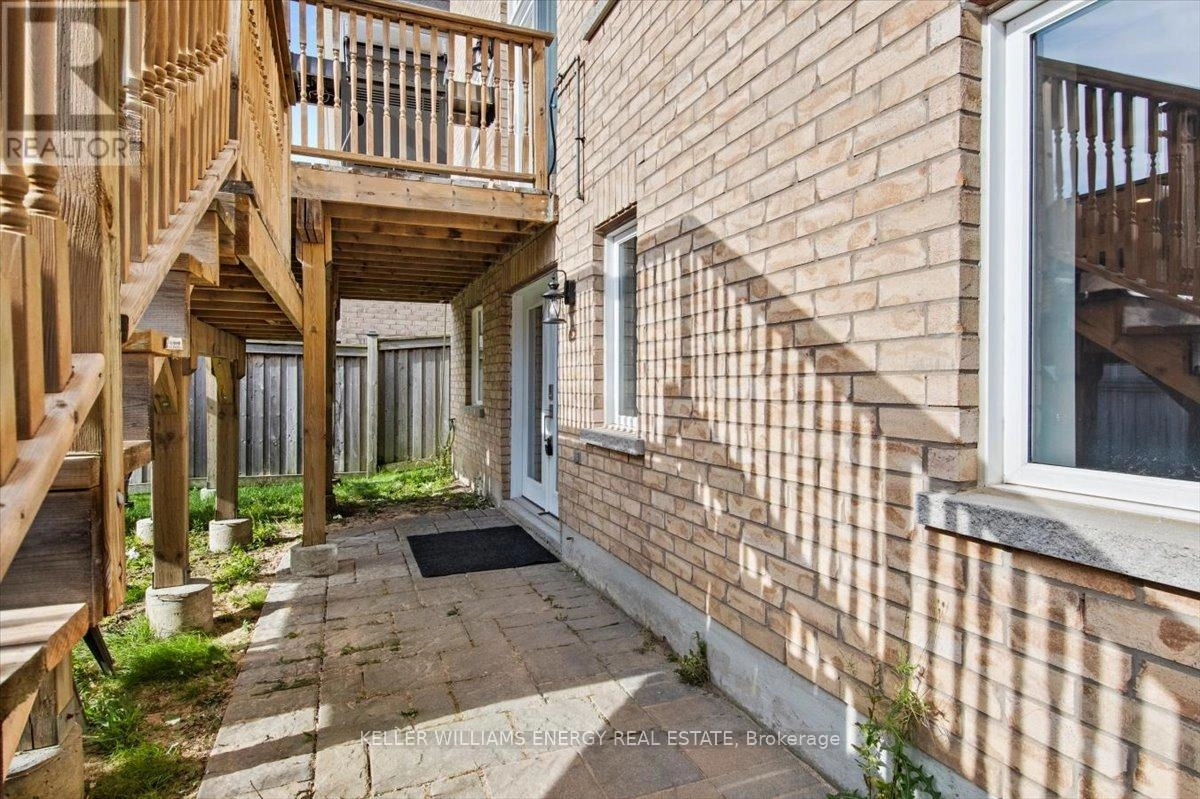 213 Glenabbey Drive, Clarington, Ontario L1E 0C4 - Photo 4 - E12402537