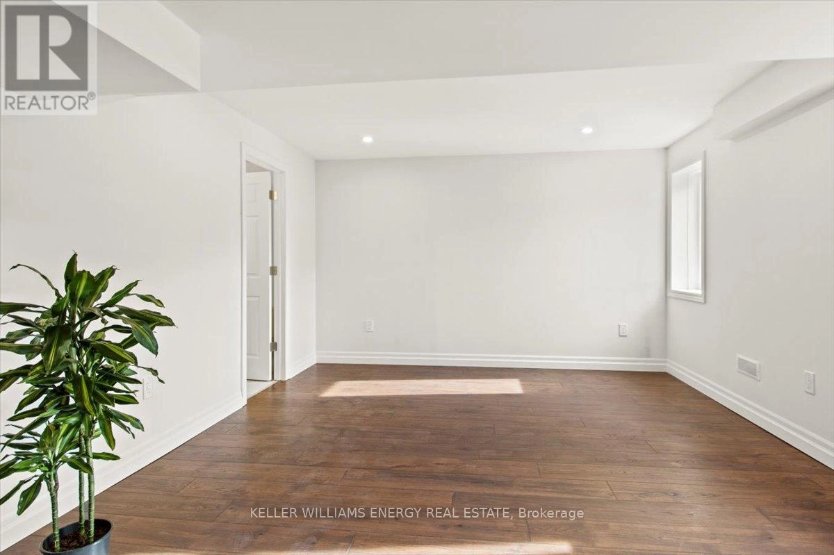 213 Glenabbey Drive, Clarington, Ontario L1E 0C4 - Photo 6 - E12402537