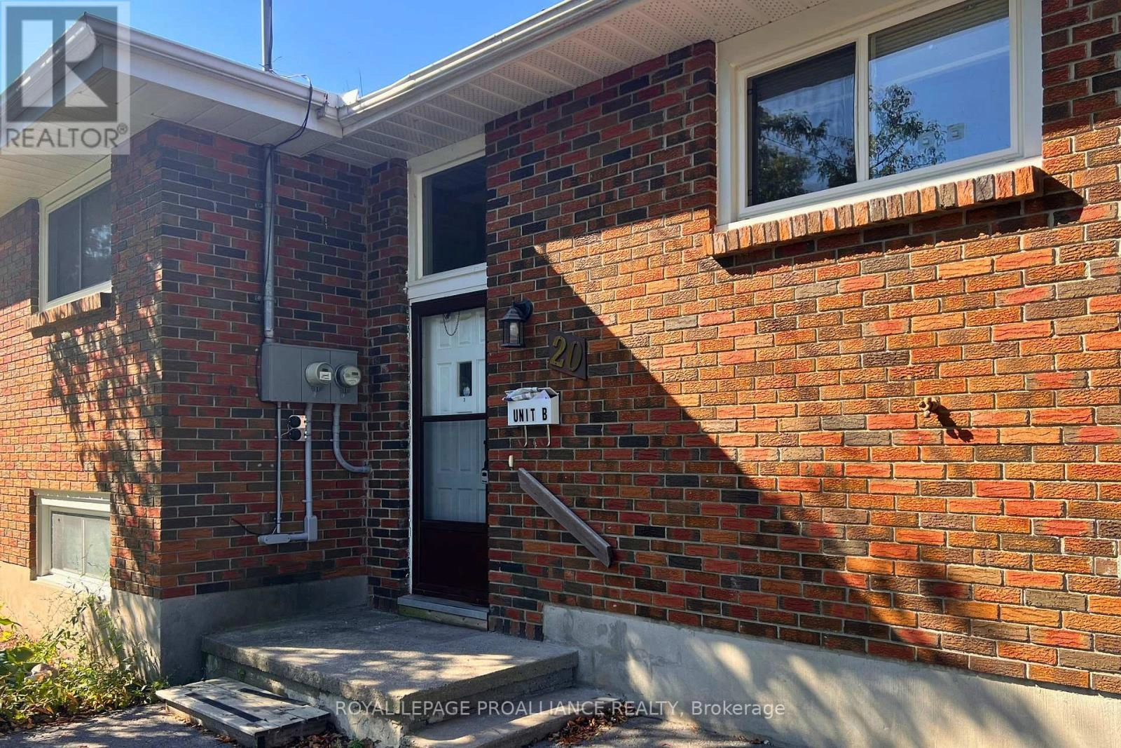 B - 20 Munro Avenue, Belleville, Ontario  K8N 1K1 - Photo 3 - X12403124