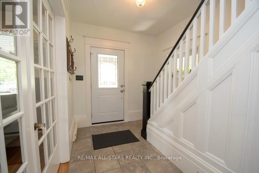 25 Louisa Street, Kawartha Lakes, Ontario  K0M 1N0 - Photo 3 - X12403183