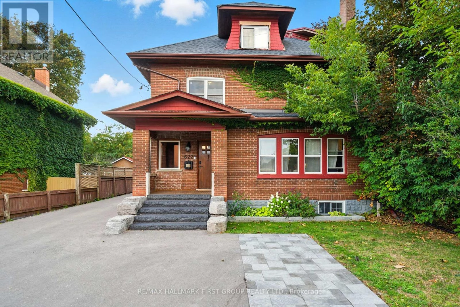 Main/second Floor - 622 Simcoe Street N, Oshawa, Ontario  L1G 4V4 - Photo 2 - E12403573