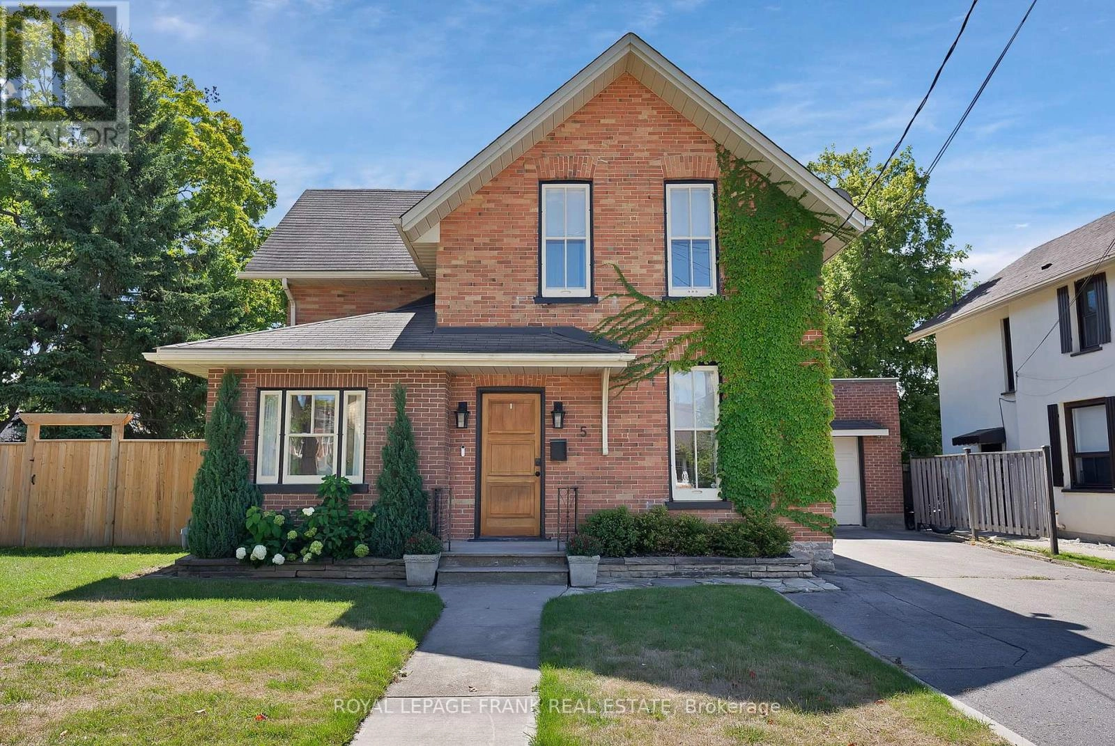 5 Glenelg Street E, Kawartha Lakes, Ontario  K9V 1Y5 - Photo 1 - X12403506