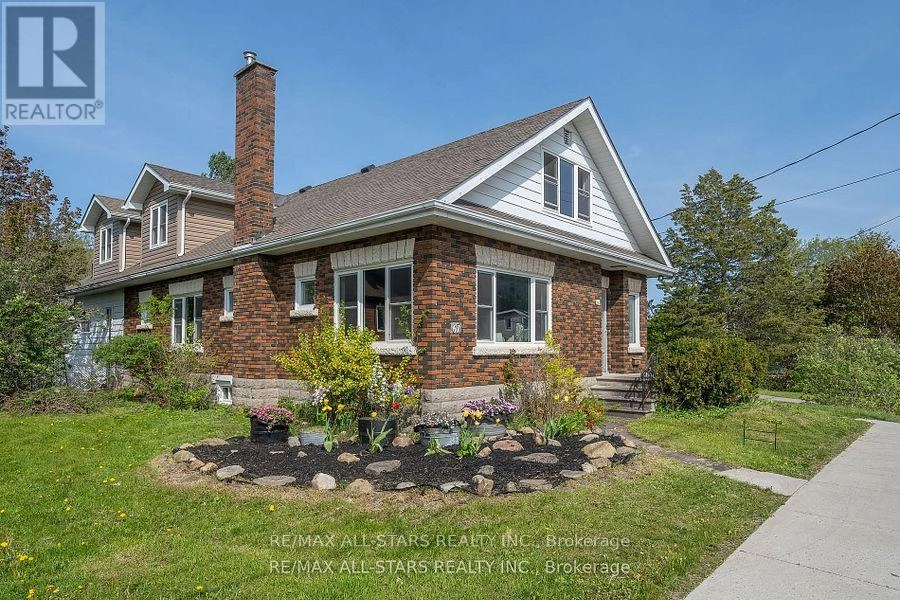 61 Francis Street E, Kawartha Lakes, Ontario  K0M 1N0 - Photo 1 - X12403523