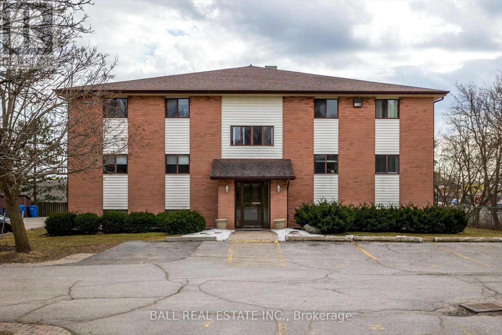 304 - 1429 Clearview Drive, Peterborough, Ontario  K9K 1X8 - Photo 2 - X12403787
