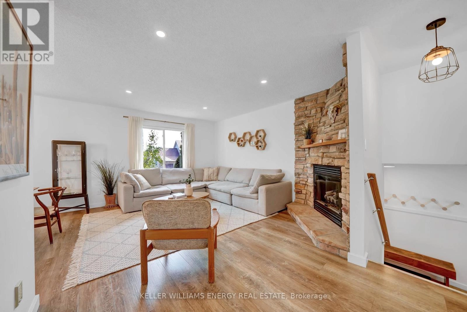 27 First Avenue, Prince Edward County, Ontario  K0K 3L0 - Photo 3 - X12404204