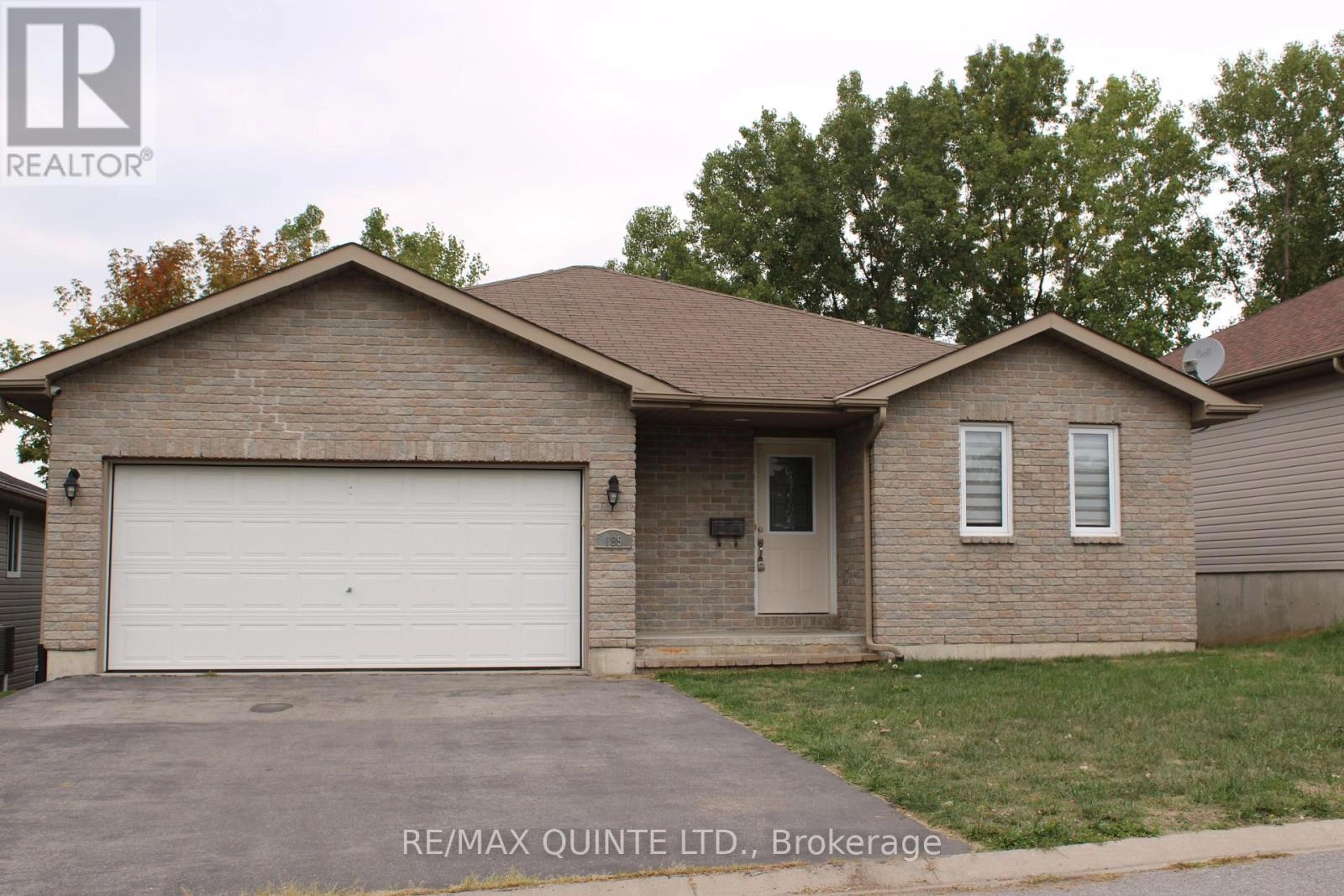 199 Nicholas Street, Quinte West, Ontario  K8V 6E8 - Photo 1 - X12404400