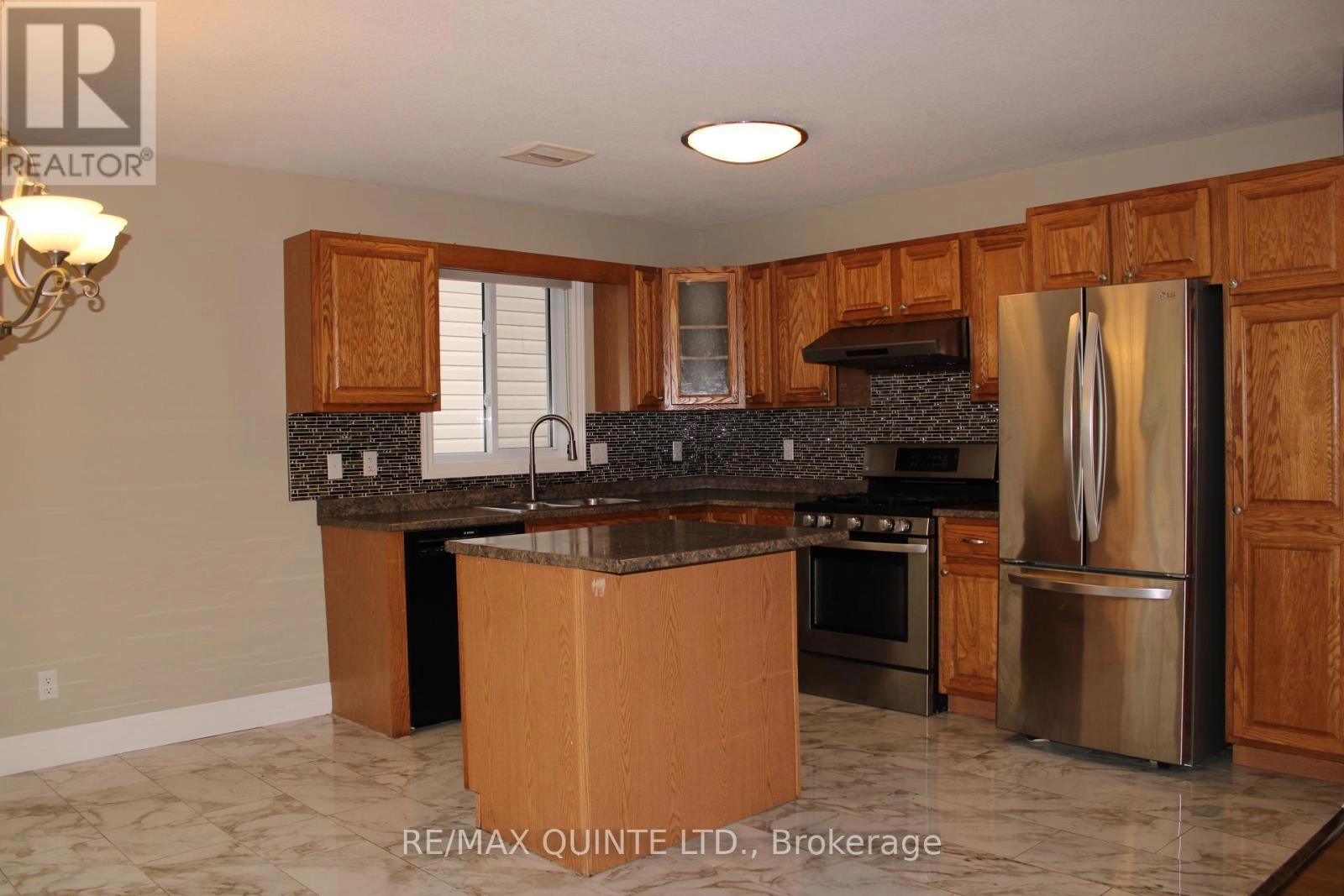 199 Nicholas Street, Quinte West, Ontario  K8V 6E8 - Photo 3 - X12404400