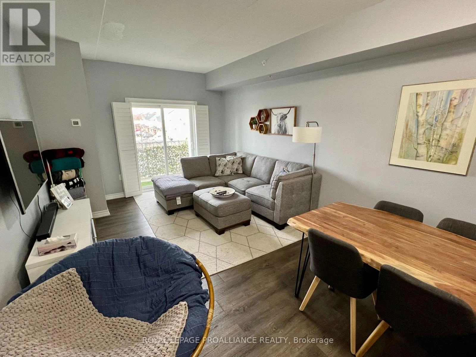 302 - 290 Liberty Street N, Clarington, Ontario  L1C 0V5 - Photo 2 - E12403530