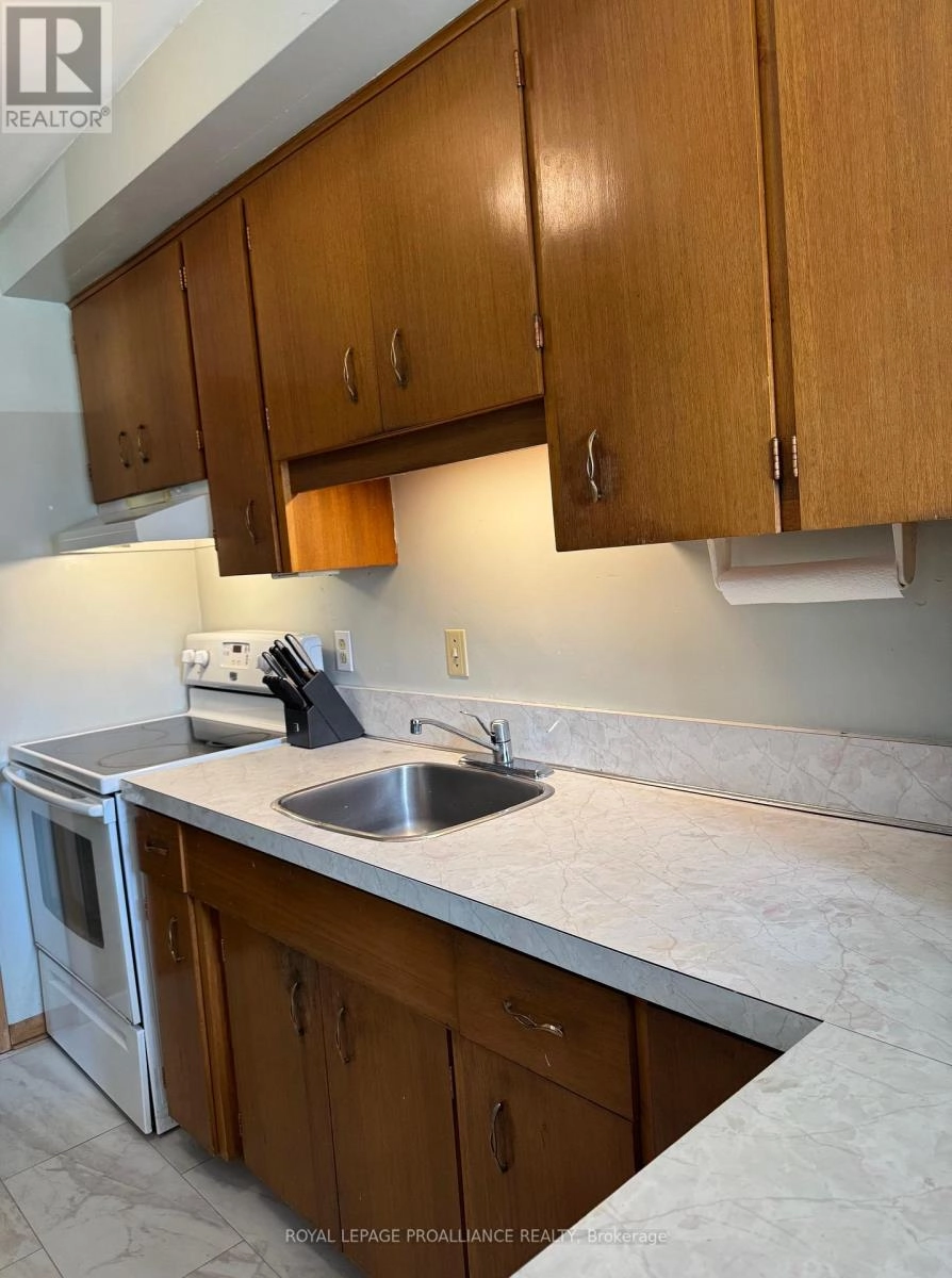 11 Bradley Crescent, Belleville, Ontario  K8N 2L7 - Photo 3 - X12404694