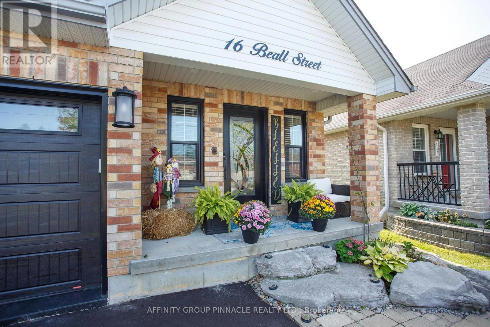 16 Beall Street, Kawartha Lakes, Ontario  K9V 6J6 - Photo 2 - X12404904