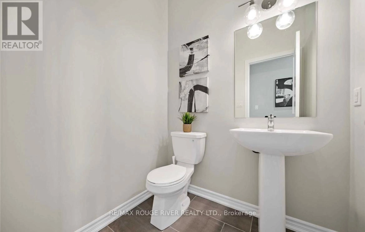27 Crombie Street, Clarington, Ontario  L1C 4A1 - Photo 3 - E12404959