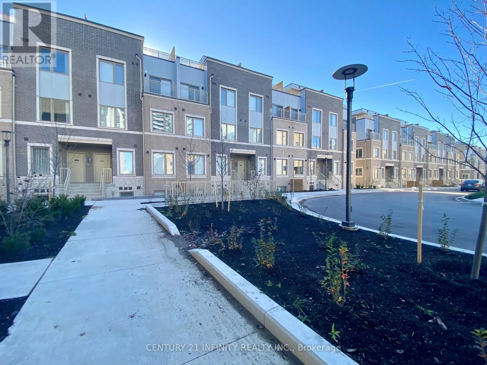 337 - 100 Honeycrisp Crescent, Vaughan, Ontario  L4K 0N7 - Photo 2 - N12405477
