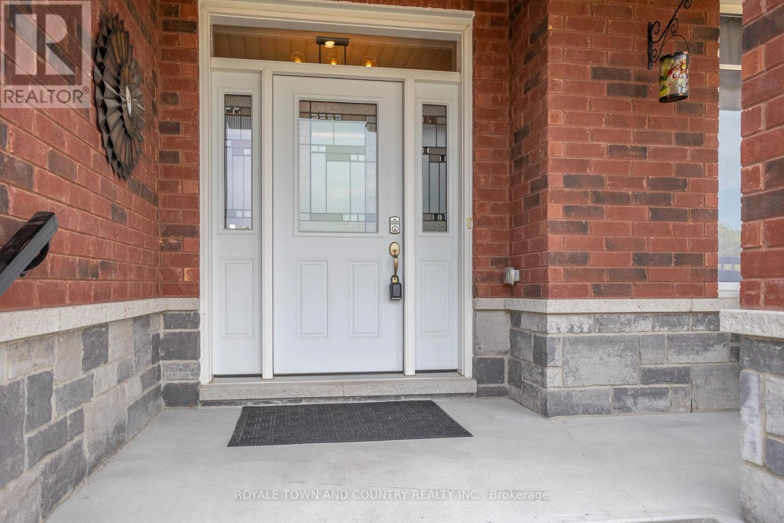 239 St.peter Street, Kawartha Lakes, Ontario  K9V 5E3 - Photo 3 - X12406048