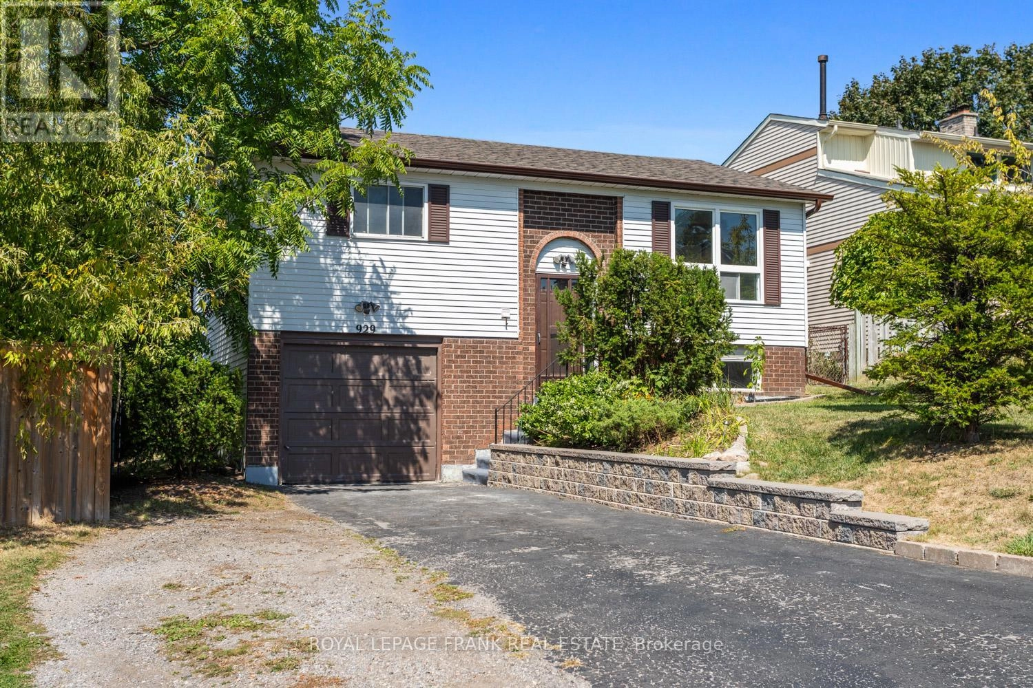 929 Southdown Drive, Oshawa, Ontario  L1H 7Z5 - Photo 1 - E12406429