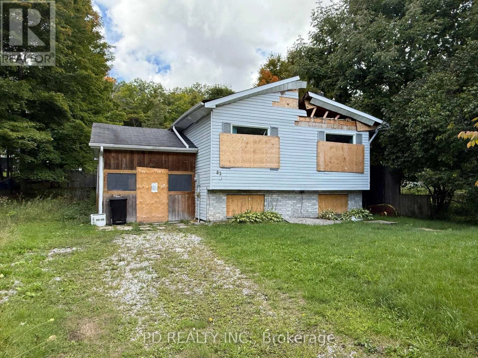 82 Mcarthur Drive, Penetanguishene, Ontario  L9M 1W9 - Photo 1 - S12407217