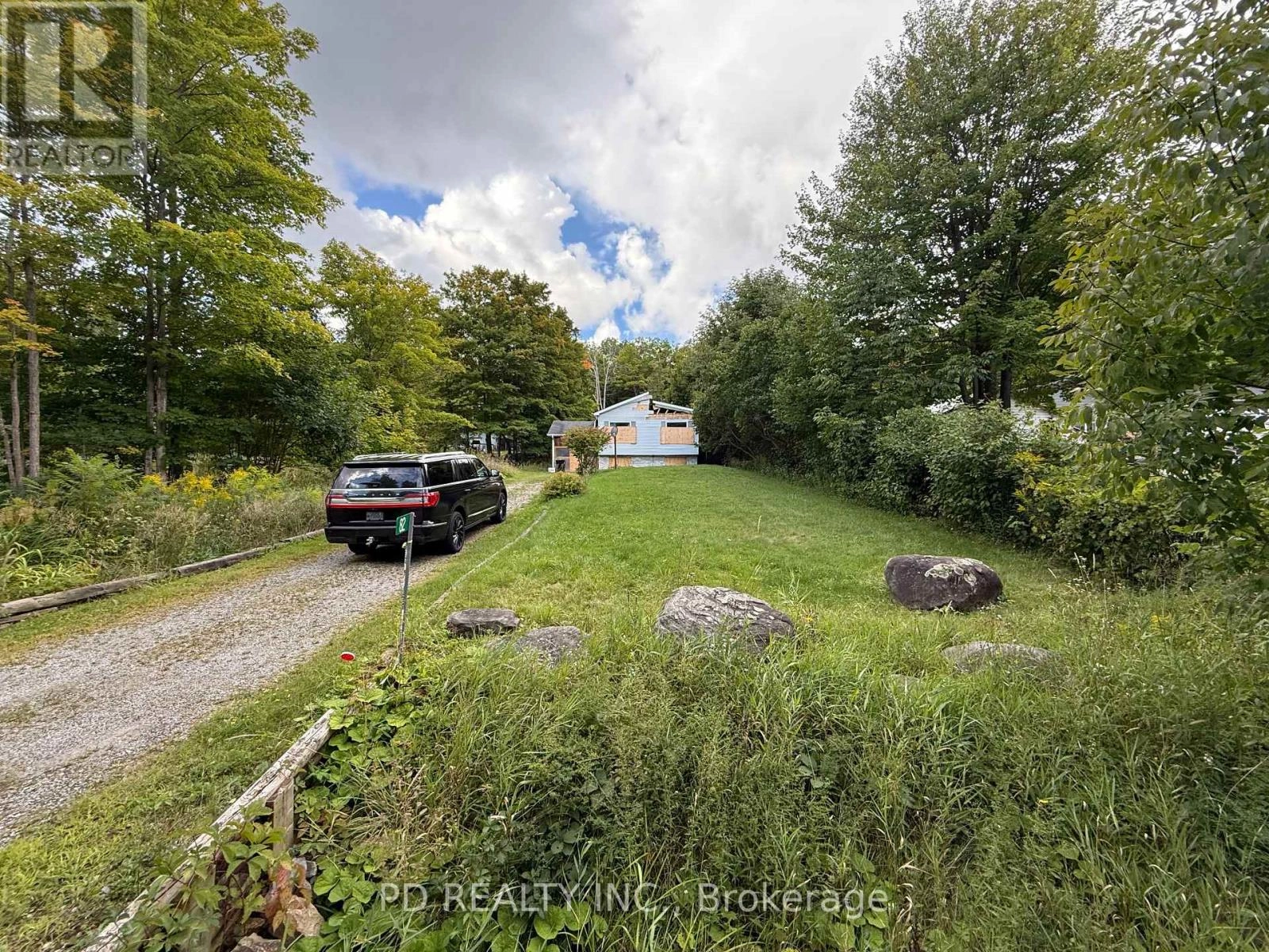 82 Mcarthur Drive, Penetanguishene, Ontario  L9M 1W9 - Photo 3 - S12407217