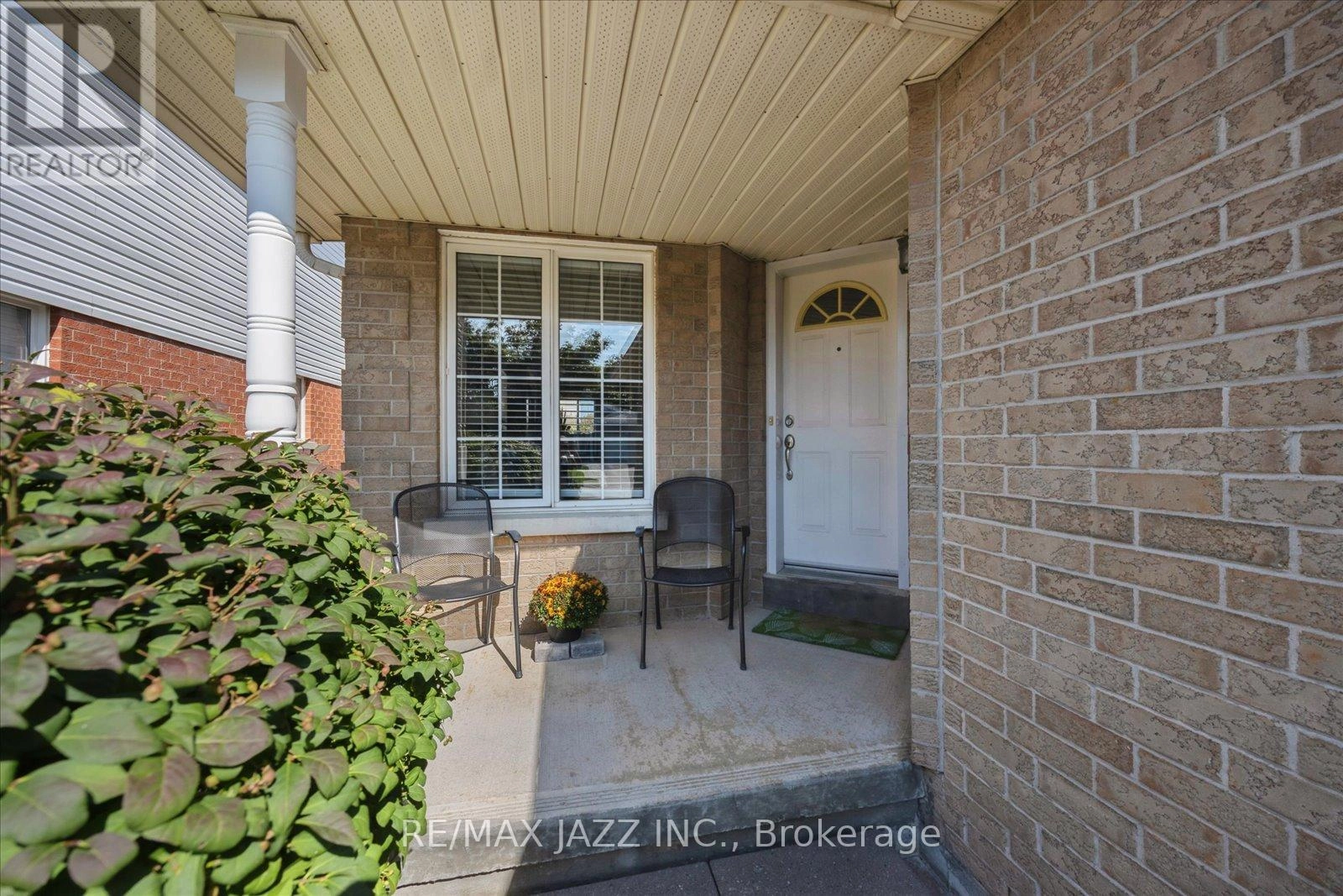 66 Daiseyfield Avenue, Clarington, Ontario  L1E 3B3 - Photo 2 - E12407445