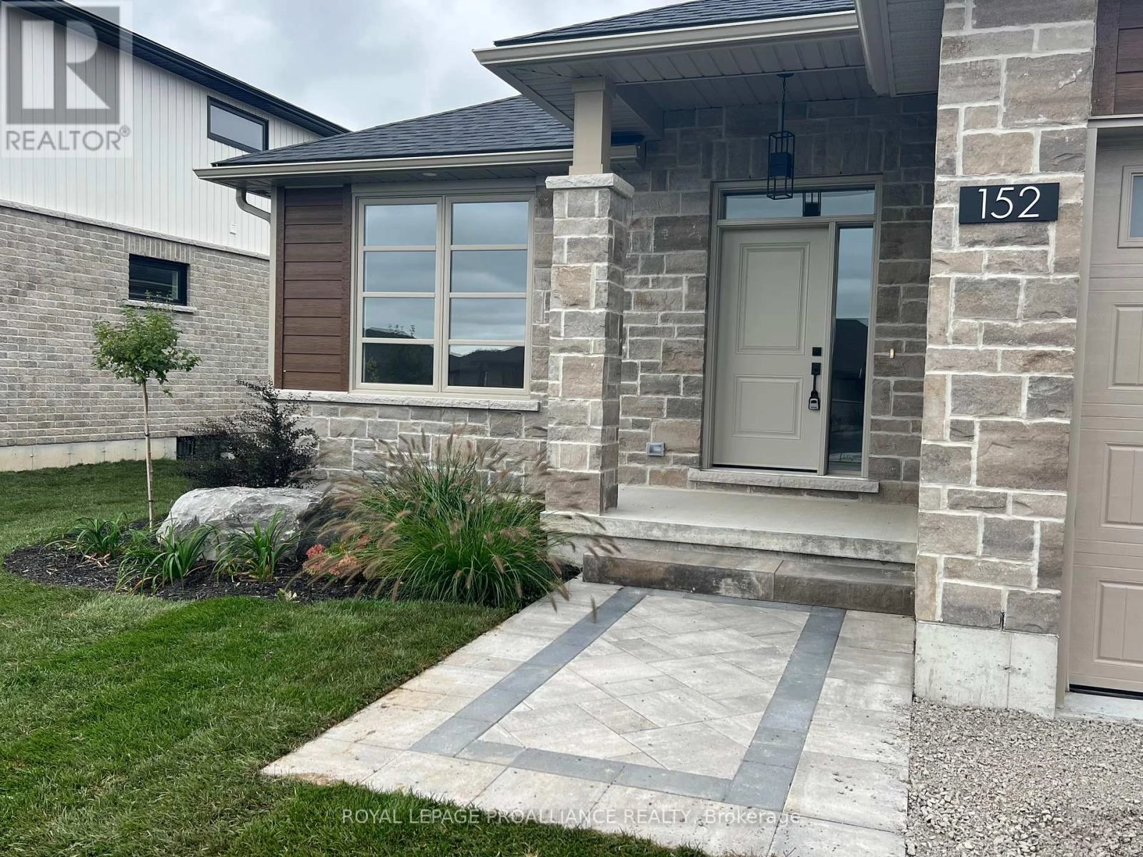 152 Sienna Avenue, Belleville, Ontario  K8P 0J6 - Photo 2 - X12407498
