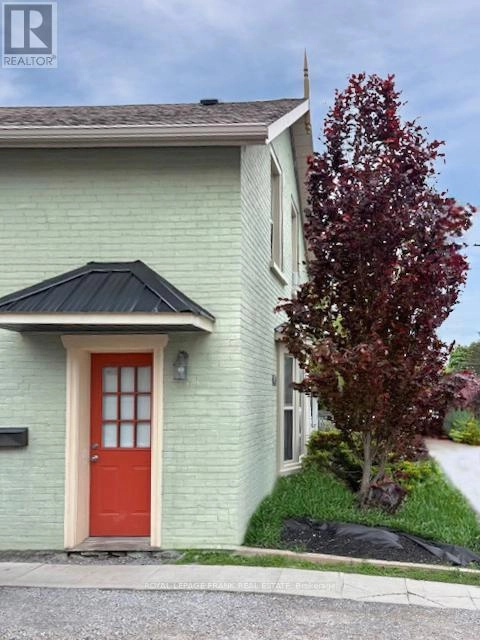 140 Antrim Street, Peterborough, Ontario  K9H 3G3 - Photo 3 - X12407336