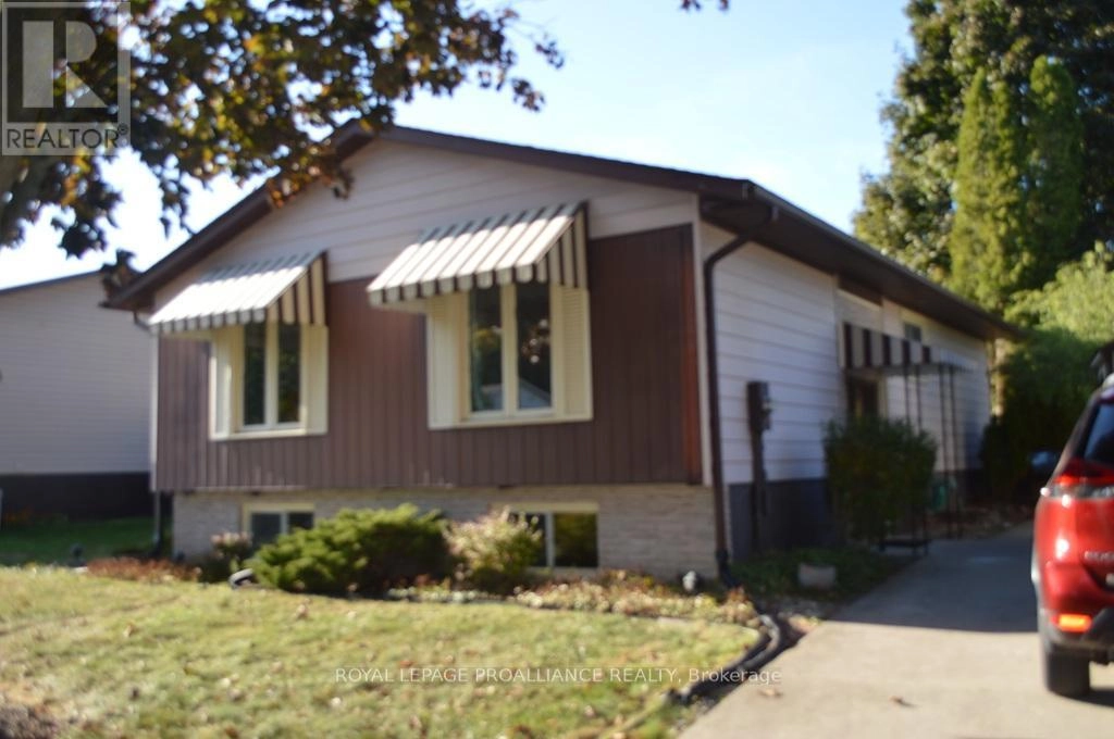 118 Nicholas Street, Quinte West, Ontario  K8V 6B2 - Photo 1 - X12408352