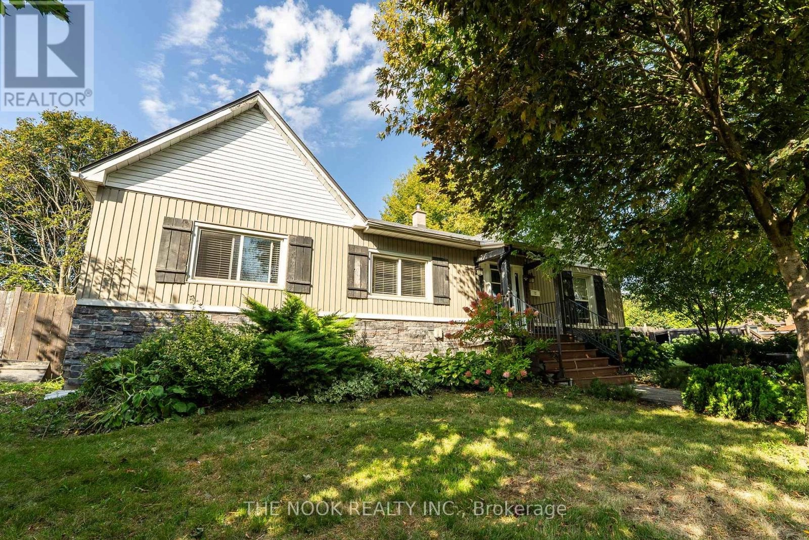 73 Waverley Road, Clarington, Ontario  L1C 1L2 - Photo 1 - E12408463