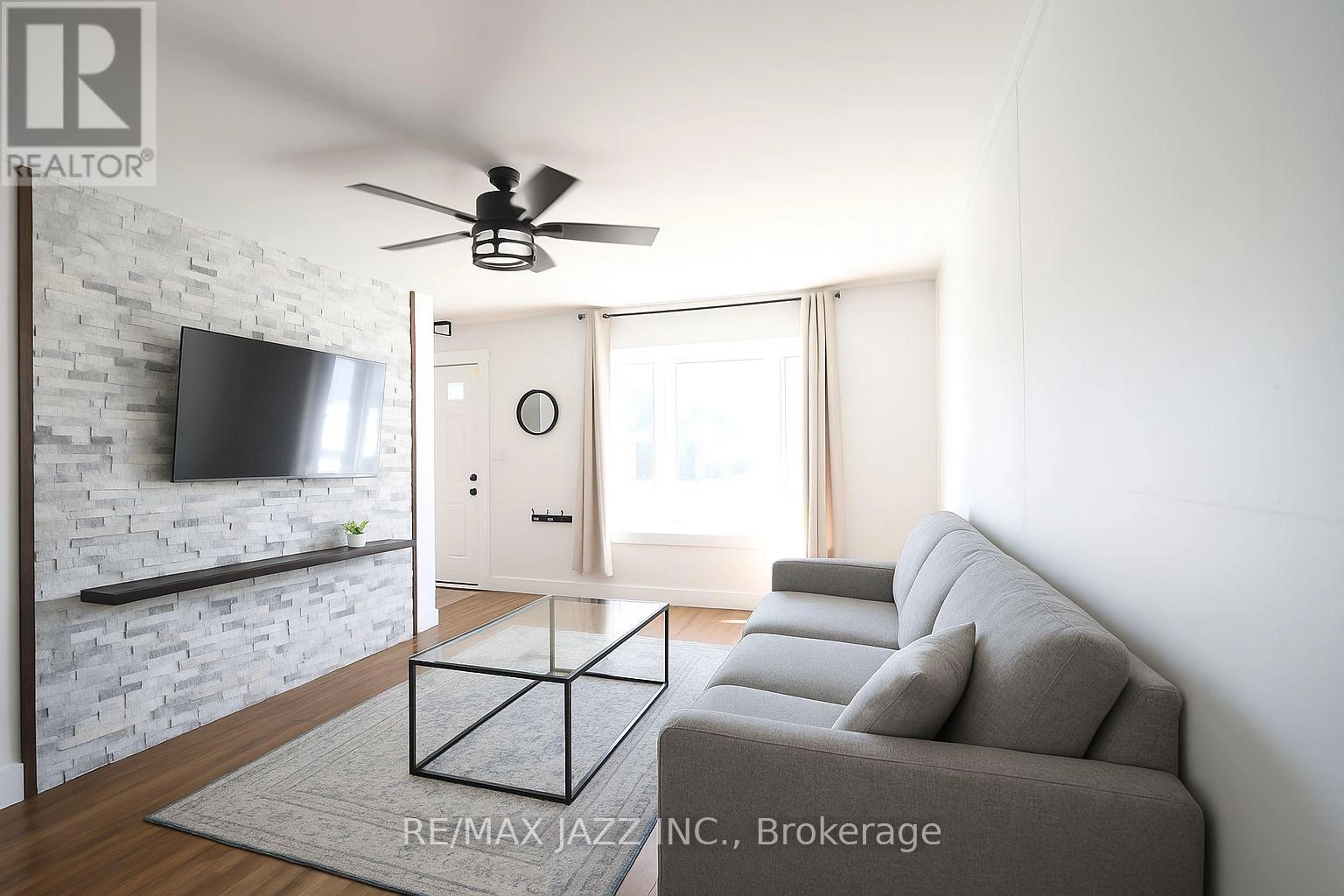 159 Byron Street, Quinte West, Ontario  K8V 2Y7 - Photo 3 - X12408534