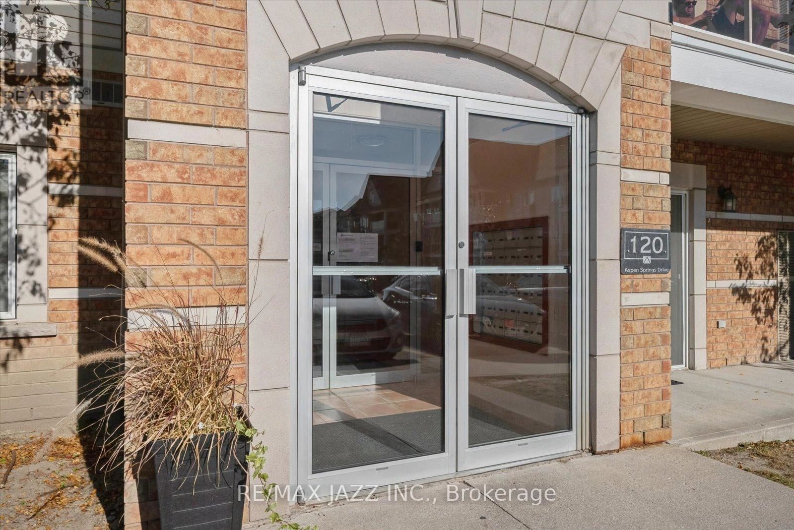 205 - 120 Aspen Springs Drive, Clarington, Ontario  L1C 0G7 - Photo 2 - E12408669