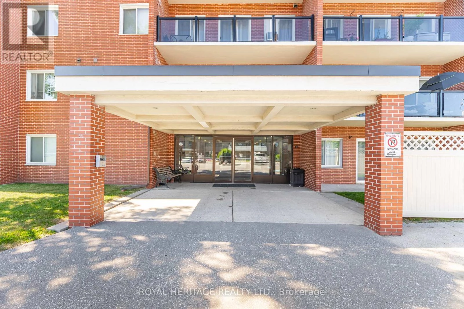 304 - 131 Taunton Road E, Oshawa, Ontario  L1G 3T8 - Photo 1 - E12409480