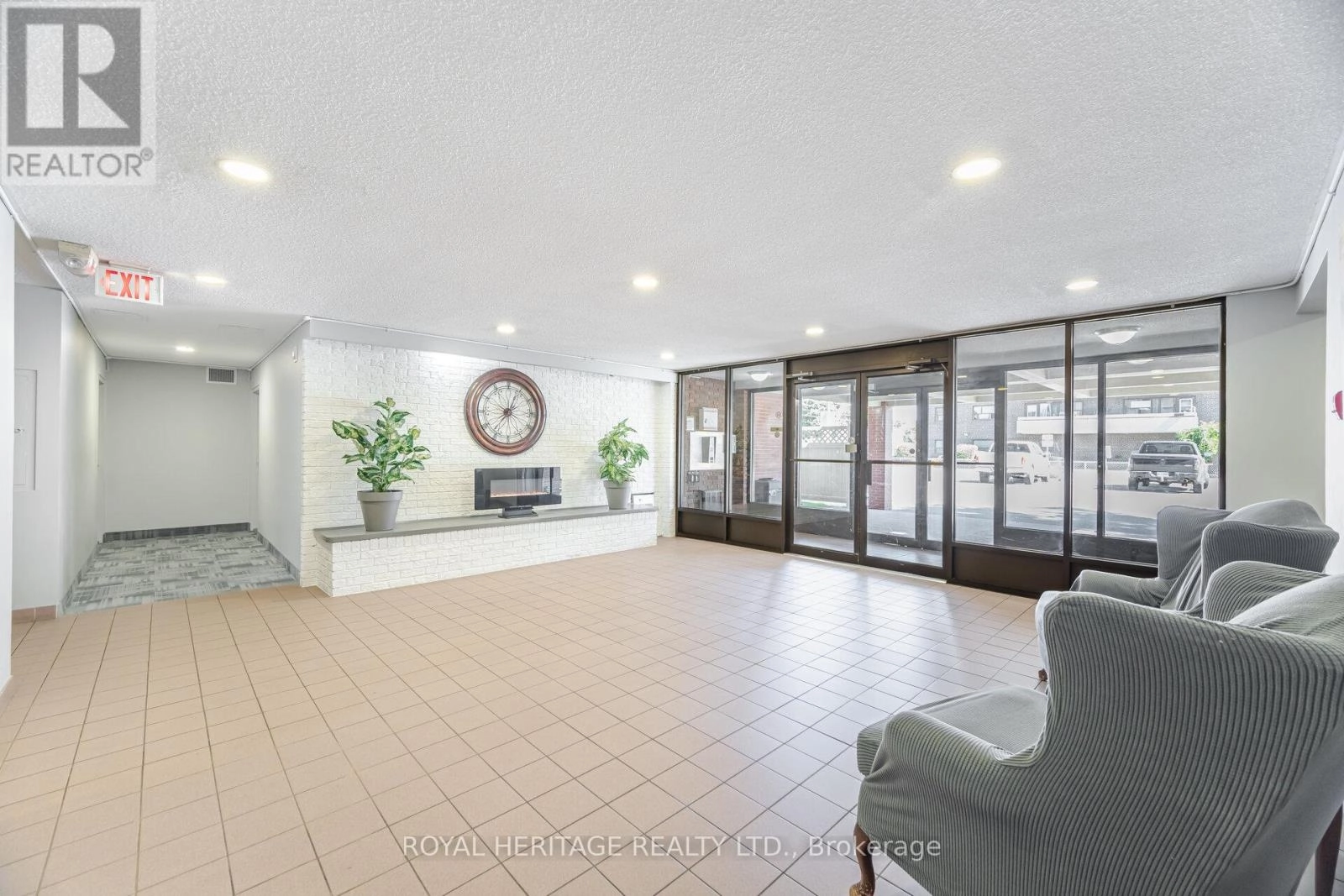 304 - 131 Taunton Road E, Oshawa, Ontario  L1G 3T8 - Photo 3 - E12409480