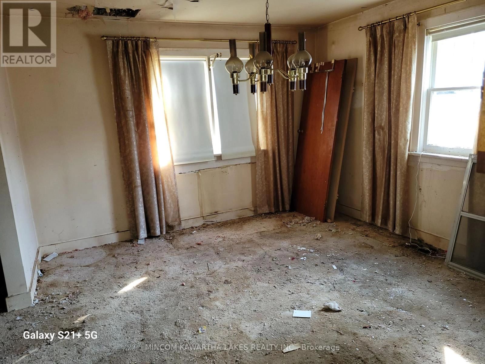 1019 Brewer Street, Peterborough, Ontario  K9J 5B5 - Photo 3 - X12409953