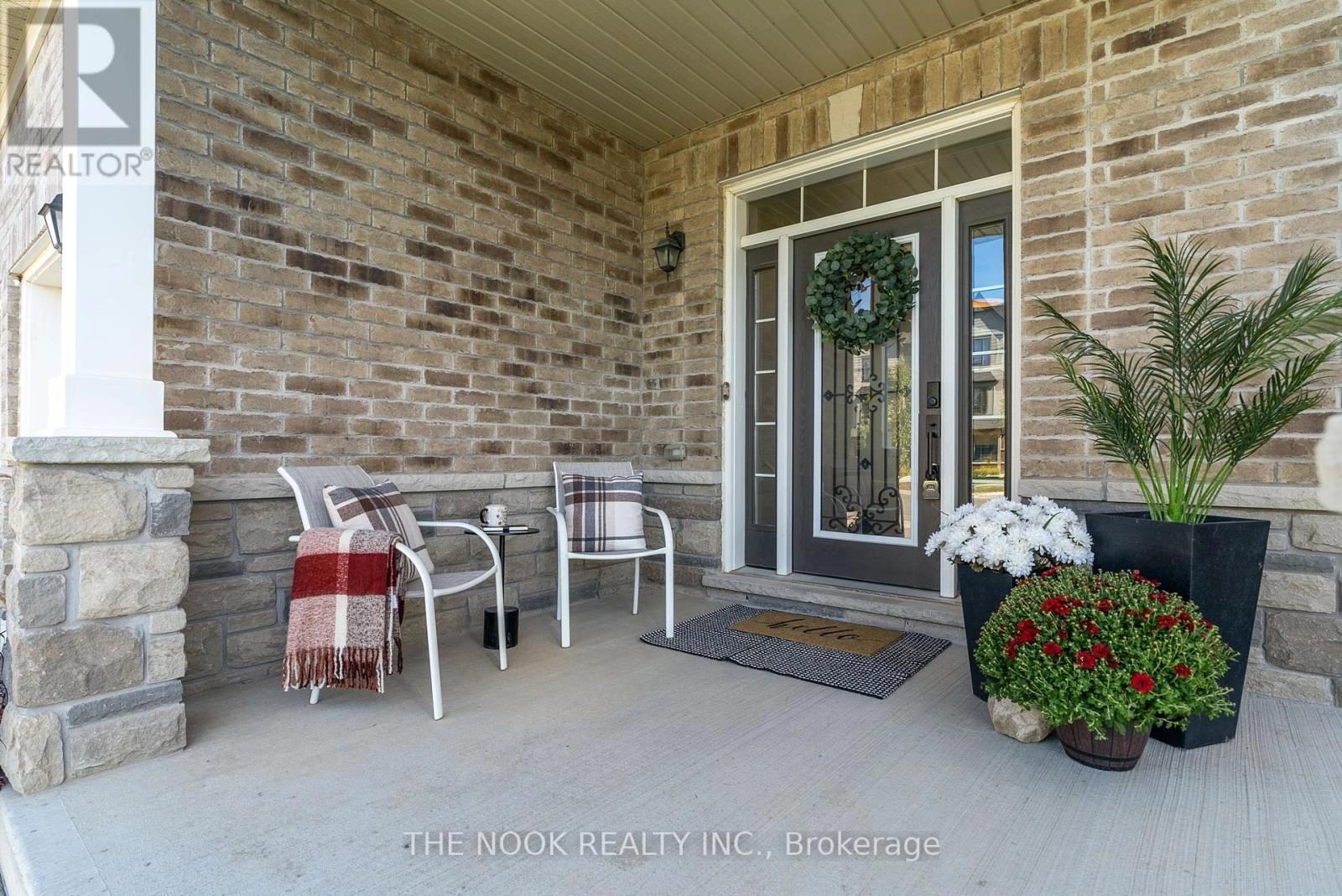 207 Northglen Boulevard, Clarington, Ontario  L1C 0T9 - Photo 3 - E12410043