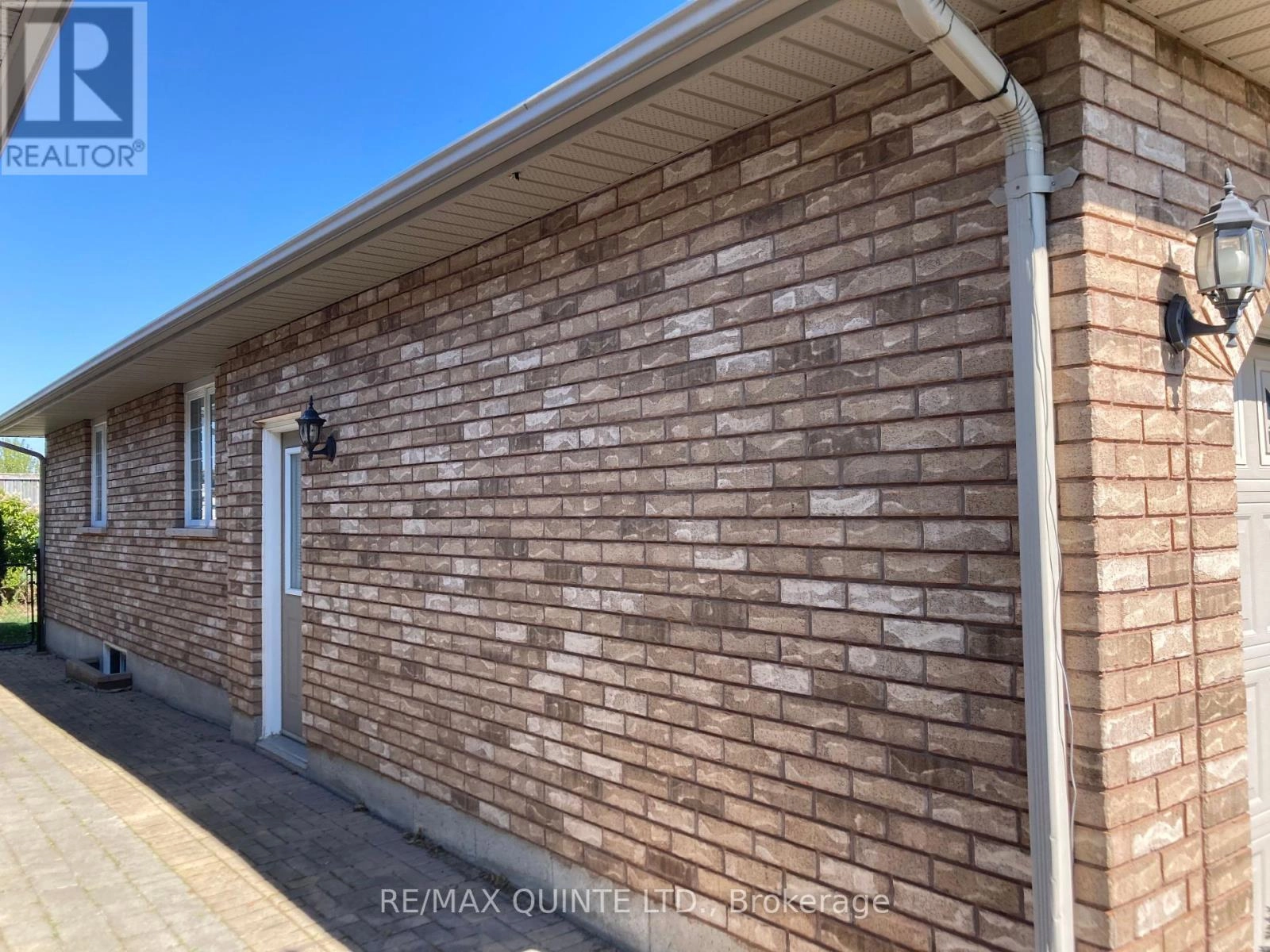 58 Hemlock Crescent, Belleville, Ontario  K8N 5Y2 - Photo 2 - X12410154