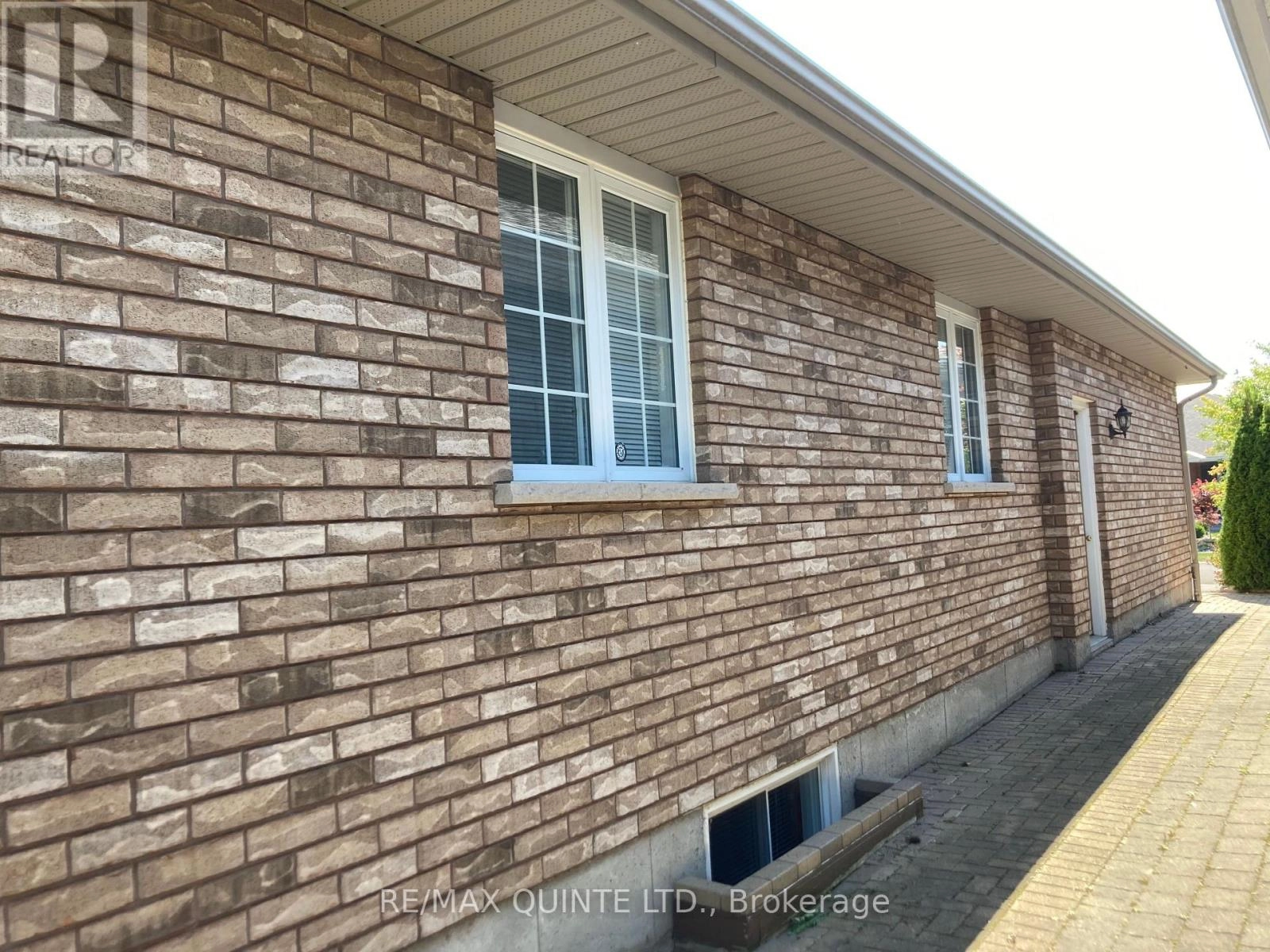 58 Hemlock Crescent, Belleville, Ontario  K8N 5Y2 - Photo 3 - X12410154