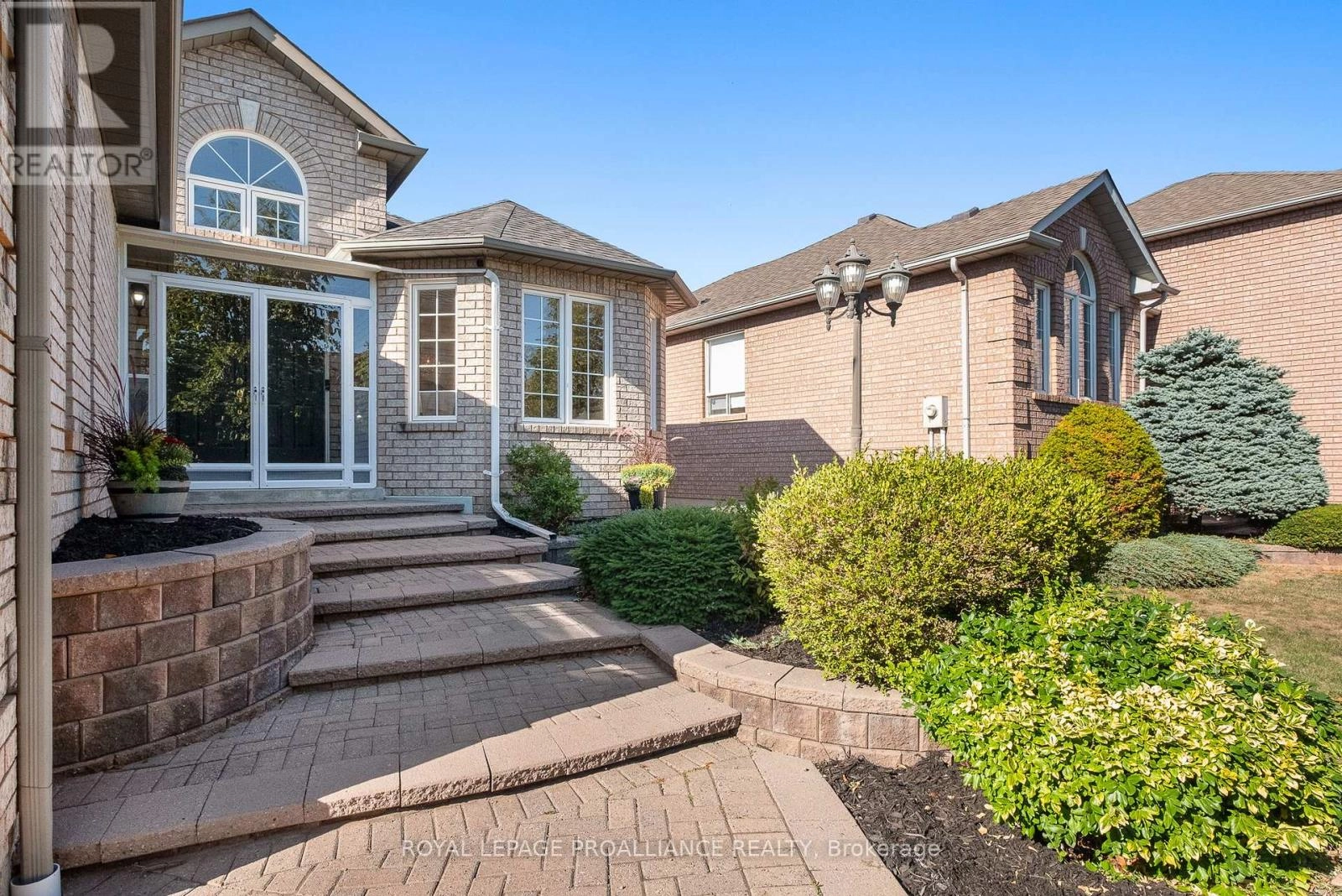 20 Patrick Drive, Whitby, Ontario  L1R 2L1 - Photo 3 - E12410193