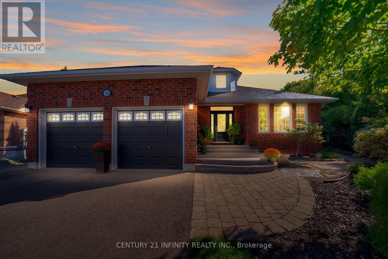 16 Lori Boulevard, Kawartha Lakes, Ontario  K9V 6B6 - Photo 1 - X12411340